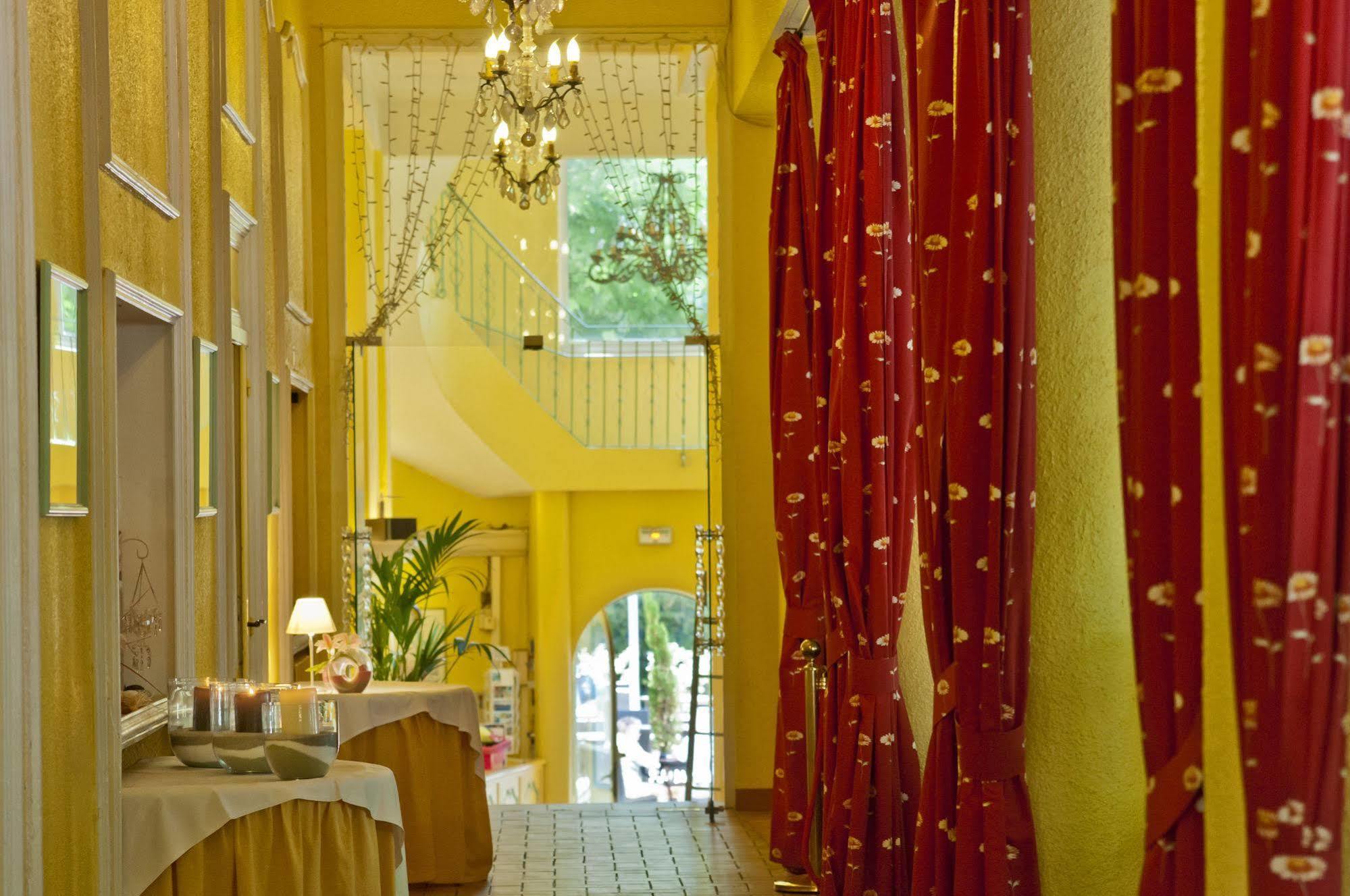 Hotel Mileade Mediterranee - Port-Fréjus Екстериор снимка