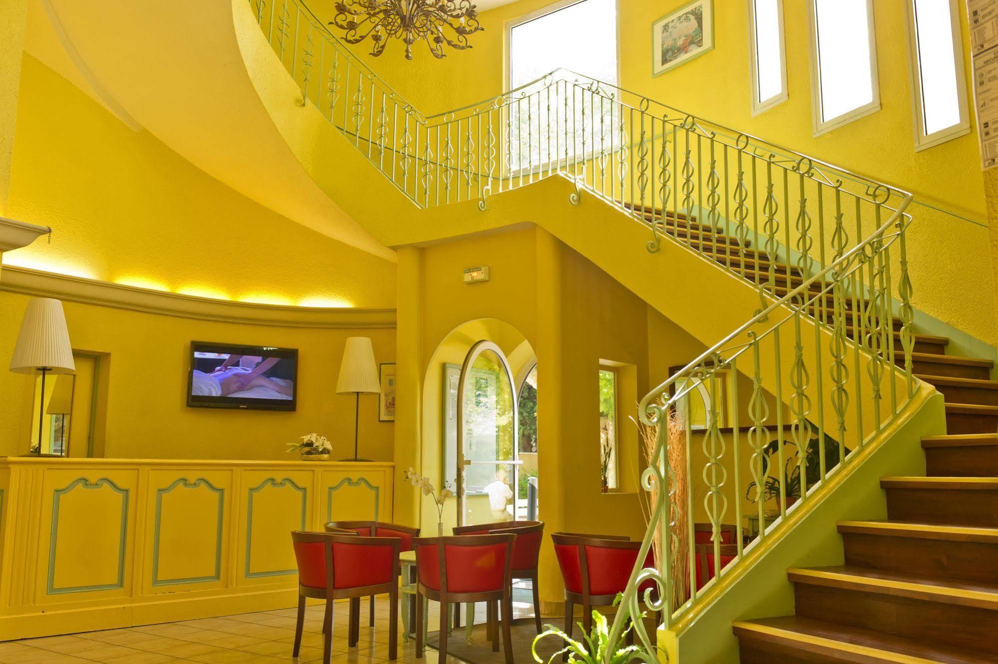 Hotel Mileade Mediterranee - Port-Fréjus Екстериор снимка